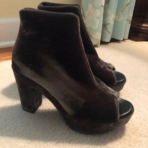 Cordani green velvet peep toe platform bootie NWT